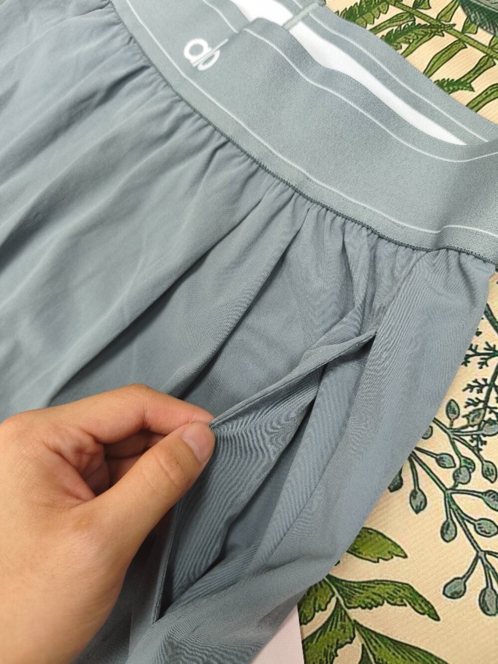 Regular Alo Yoga Steel Grey Pants NWT Cool Elevated Everyday Essential🤍💙💜 - Picture 6 of 8